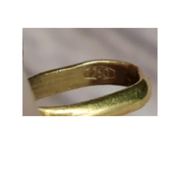 Dainty 18k Fine Yellow Gold Madonna Virgin Mary Religious Medal Pendant - Picture 4 of 9